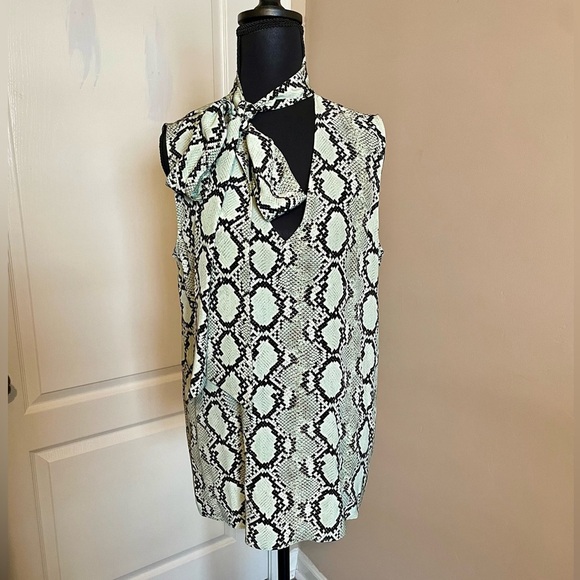 St. John 100% Silk Top Blouse M/L Mint Python Snake Print Neck Tie Bow Classy - Picture 1 of 10